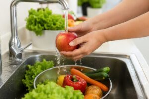 Cómo lavar frutas y verduras